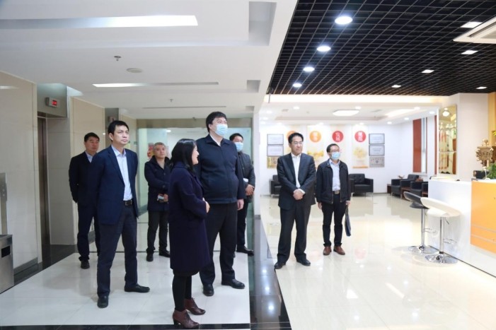 攜手同進 共贏發(fā)展系列報道? | 攜手服務濟南市科創(chuàng)金融改革試驗區(qū) 濟南市地方金融監(jiān)管局局長馮毅調研齊魯股交